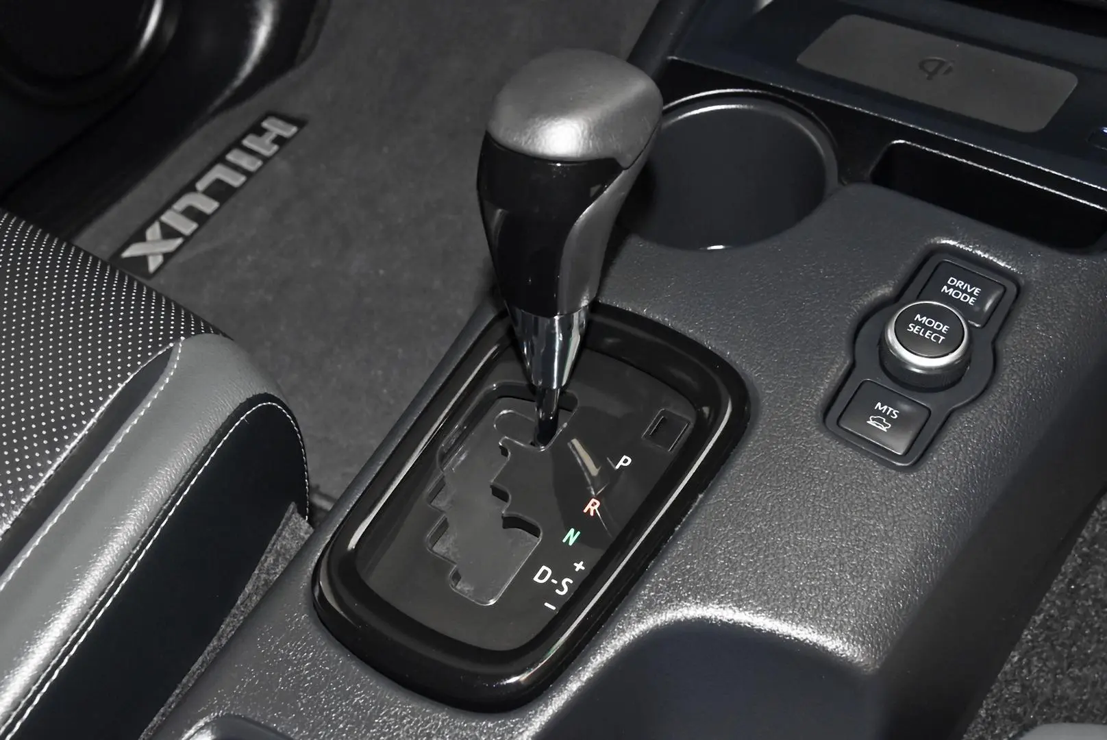 2024 Toyota Hilux Gallery Image 13