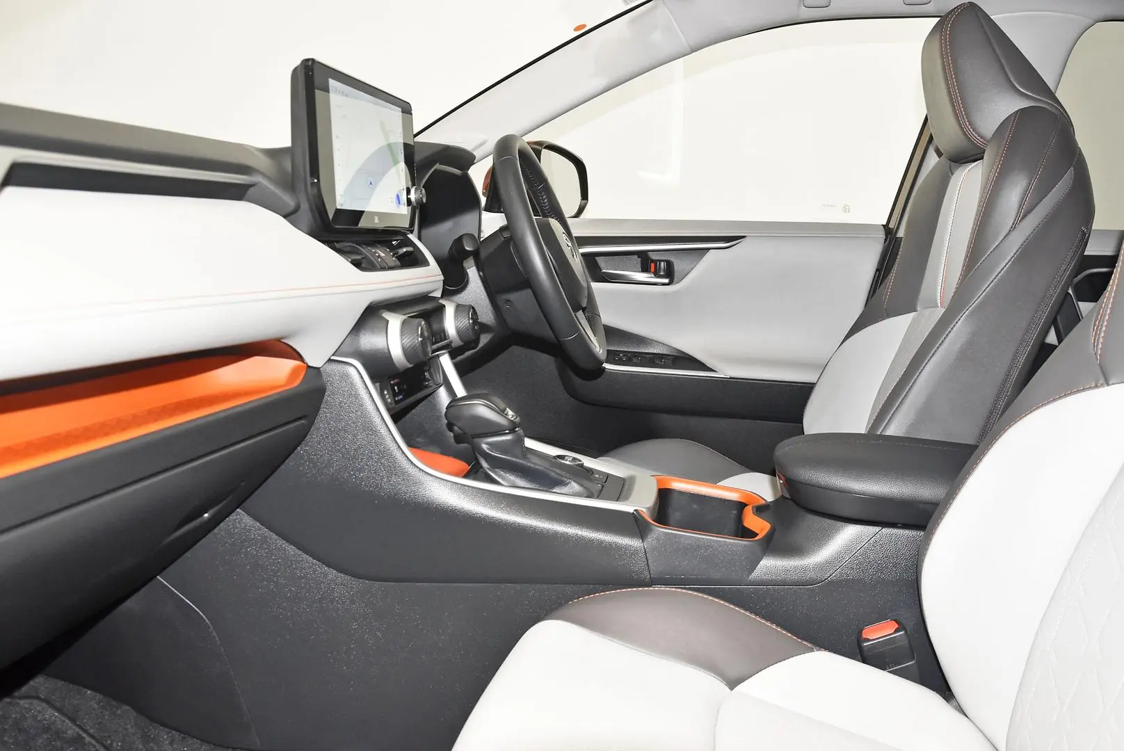 2024 Toyota RAV4 Gallery Image 18