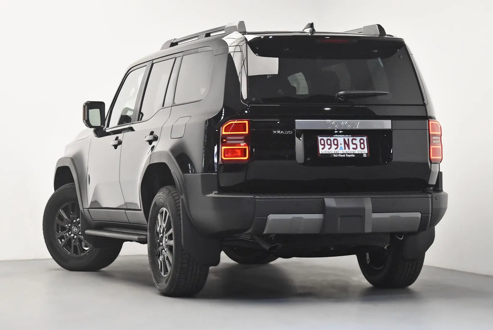 2025 Toyota Landcruiser Prado Gallery Image 5