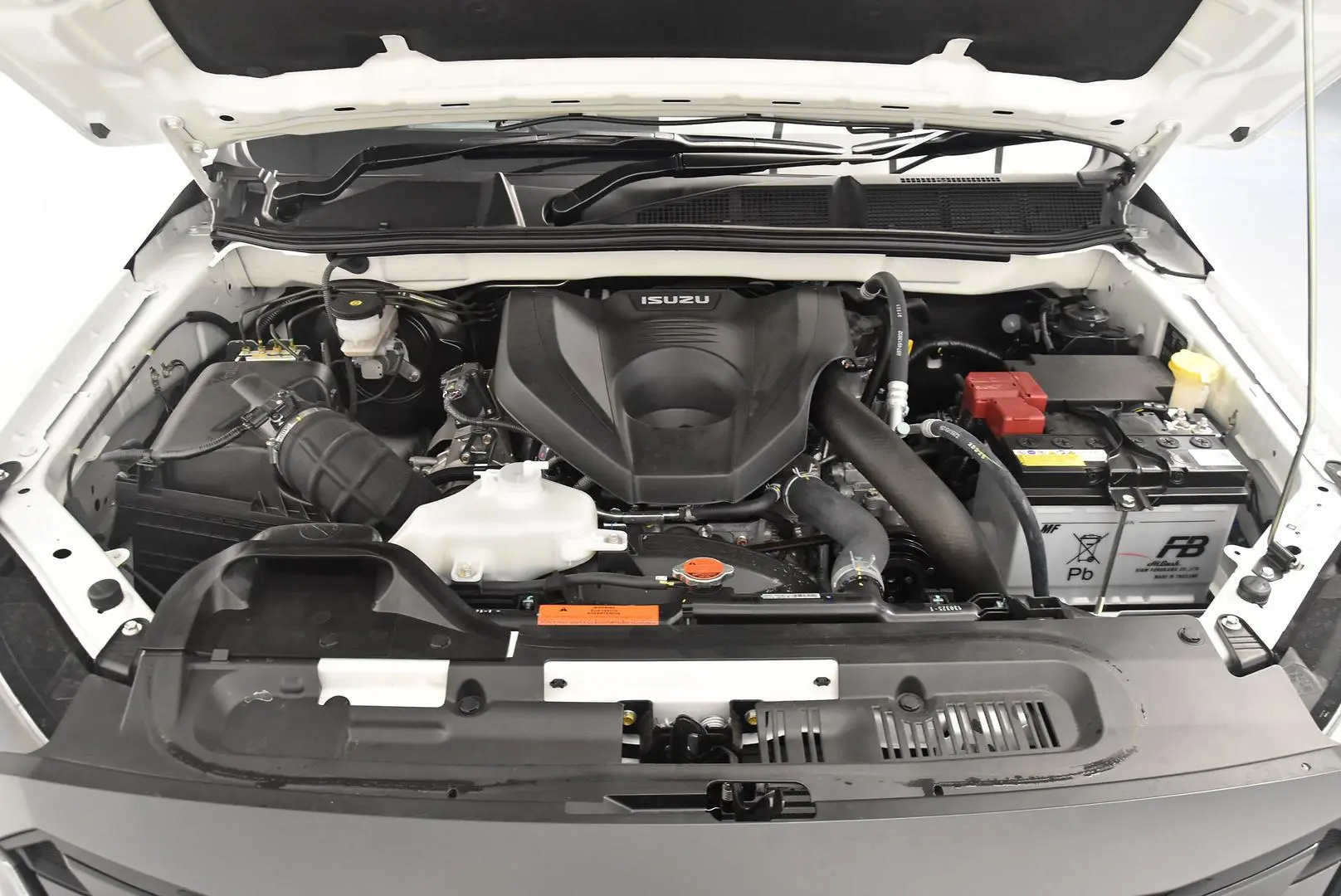 2025 Isuzu D-MAX Gallery Image 18