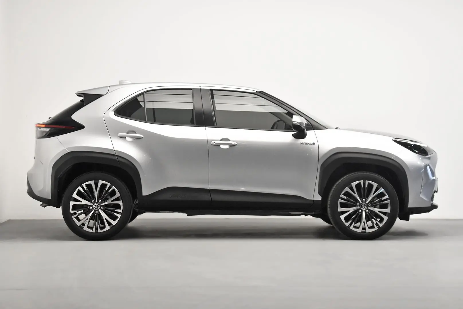 2021 Toyota Yaris Cross Gallery Image 3