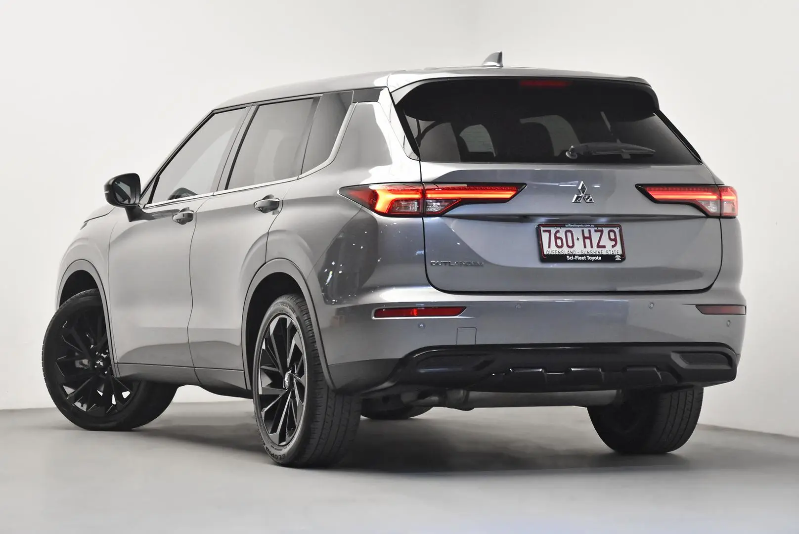 2023 Mitsubishi Outlander Gallery Image 5