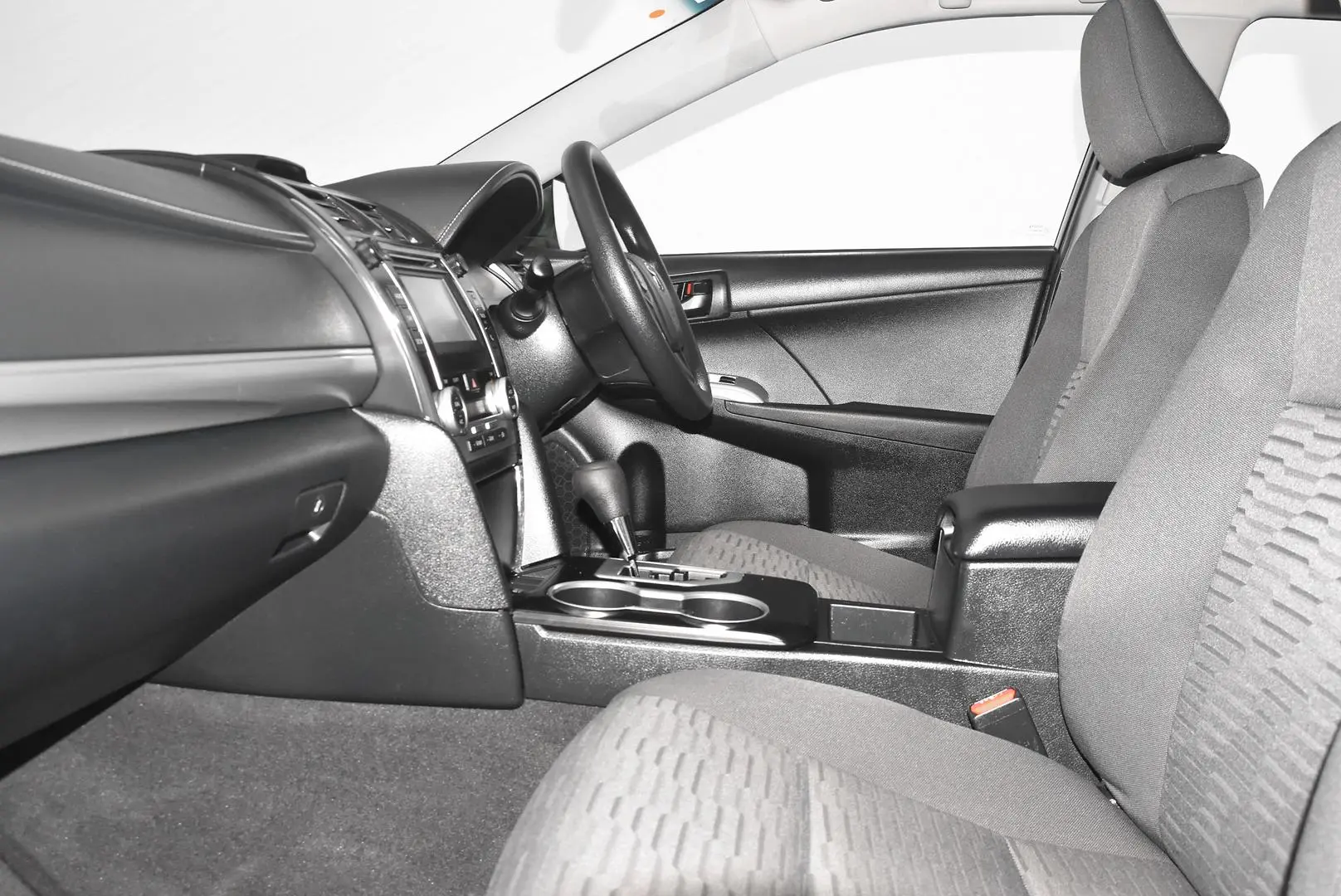 2017 Toyota Camry Gallery Image 18