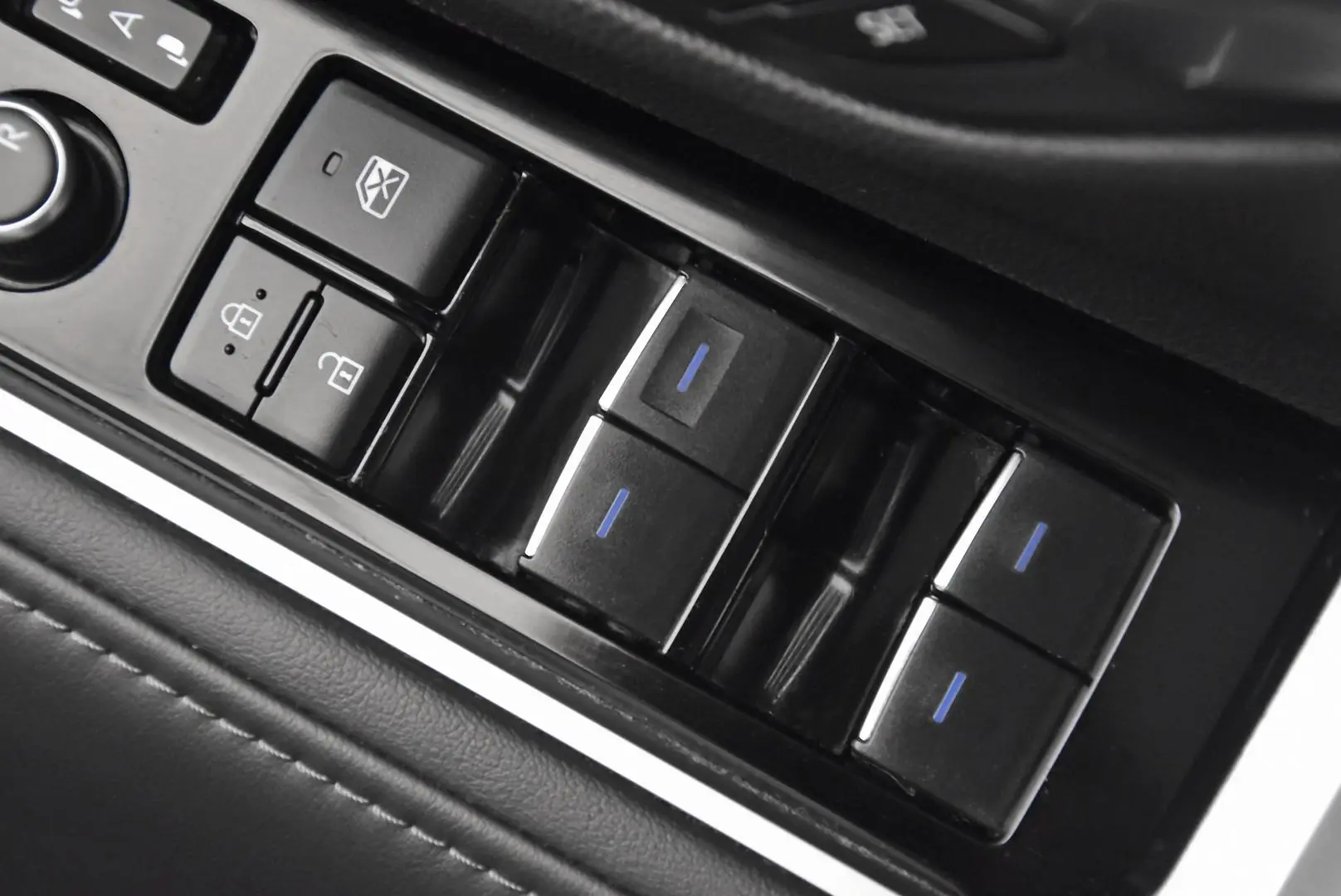 2023 Toyota Landcruiser Gallery Image 9