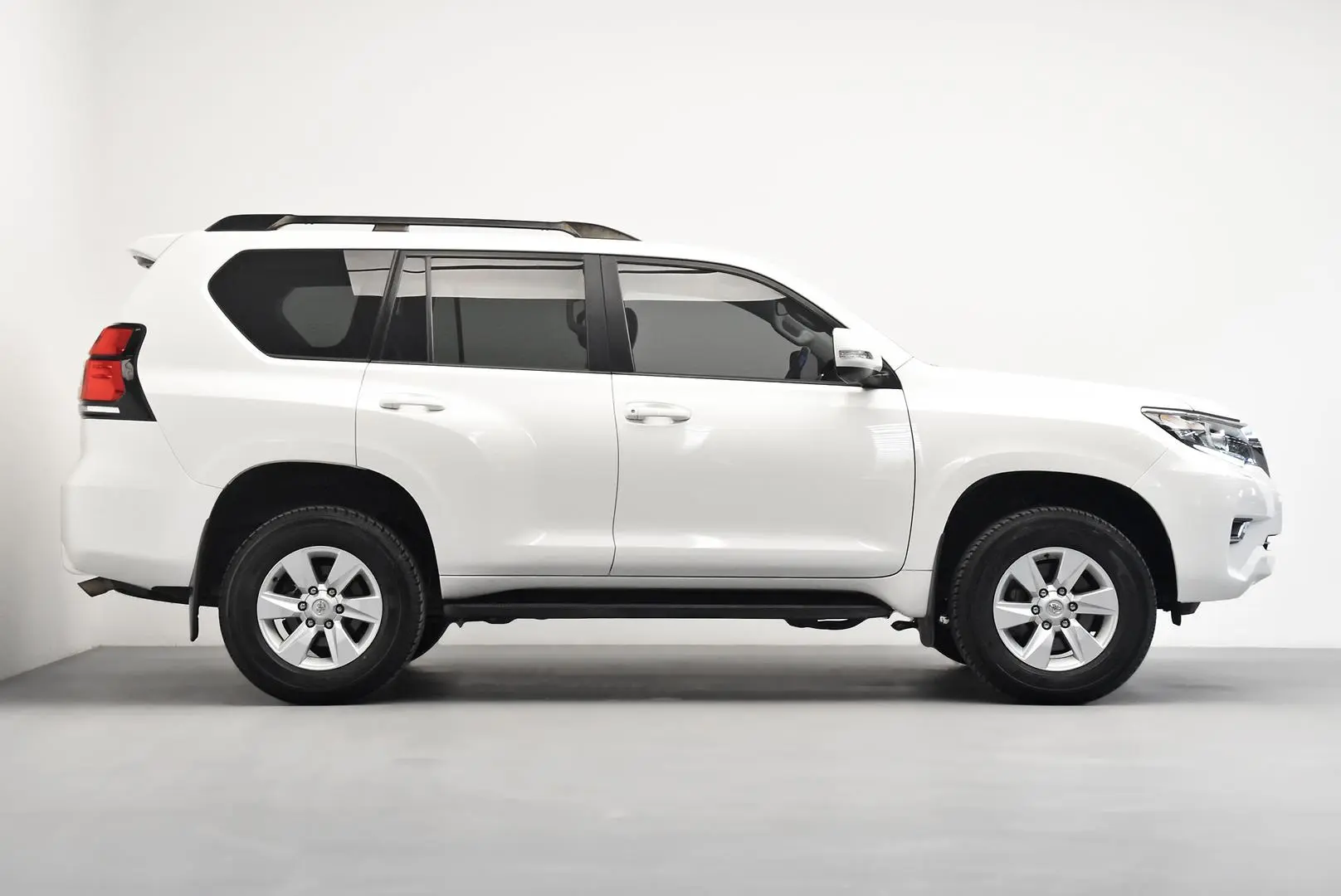 2020 Toyota Landcruiser Prado Gallery Image 3