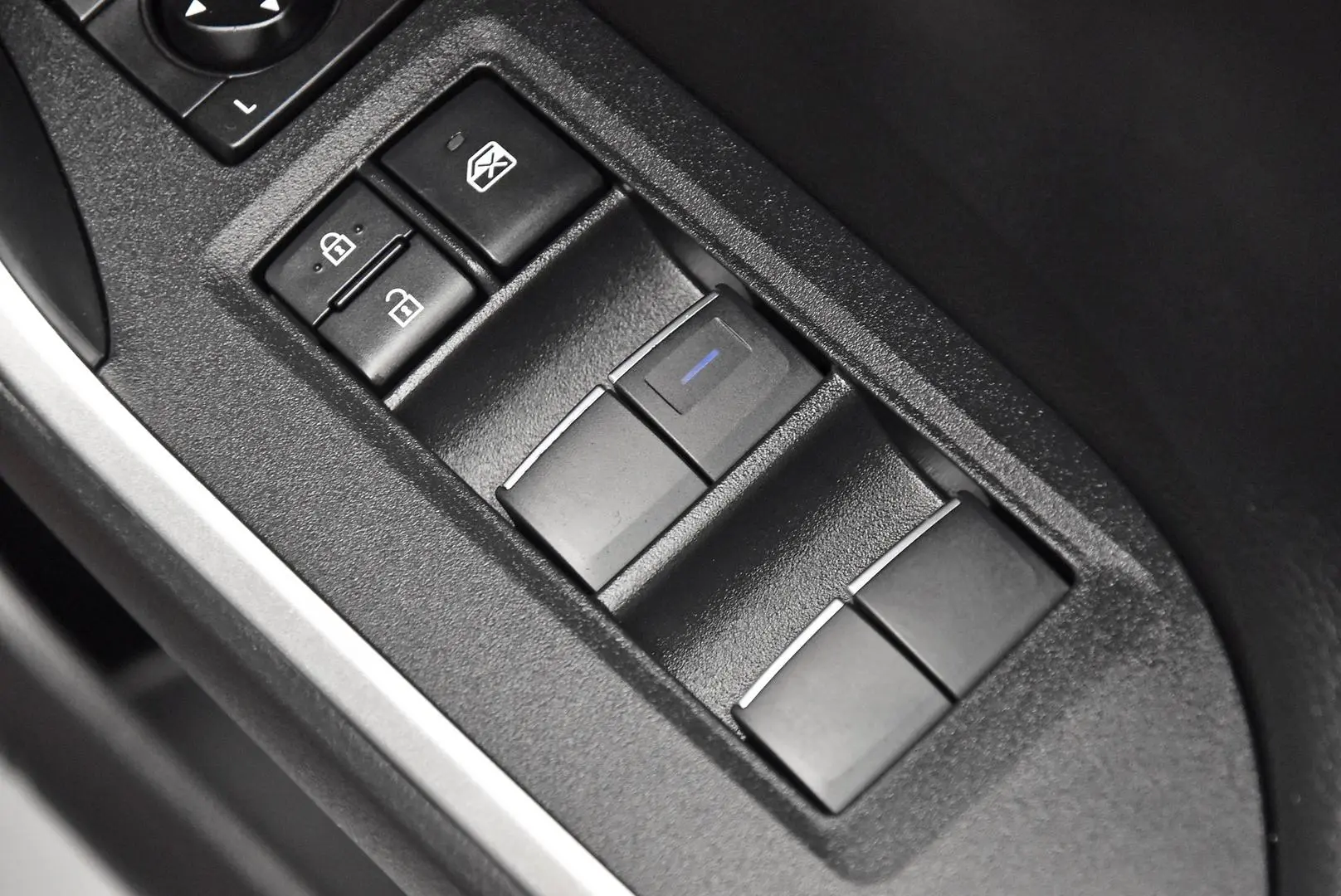 2020 Toyota RAV4 Gallery Image 10