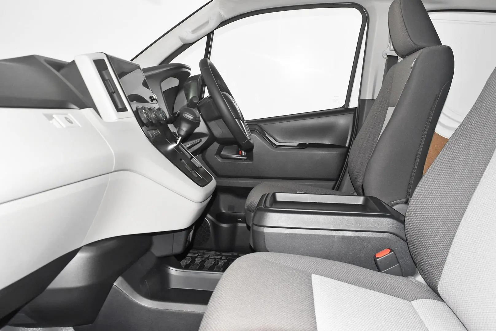 2025 Toyota Hiace Gallery Image 17