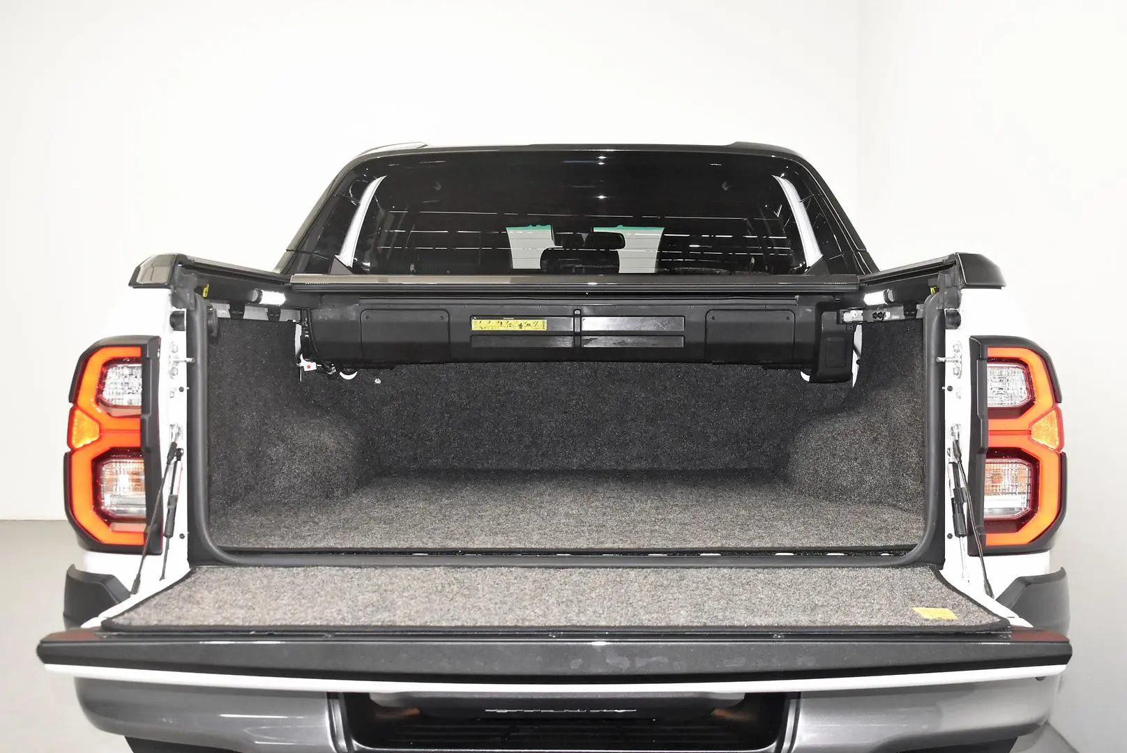 2024 Toyota Hilux Gallery Image 21