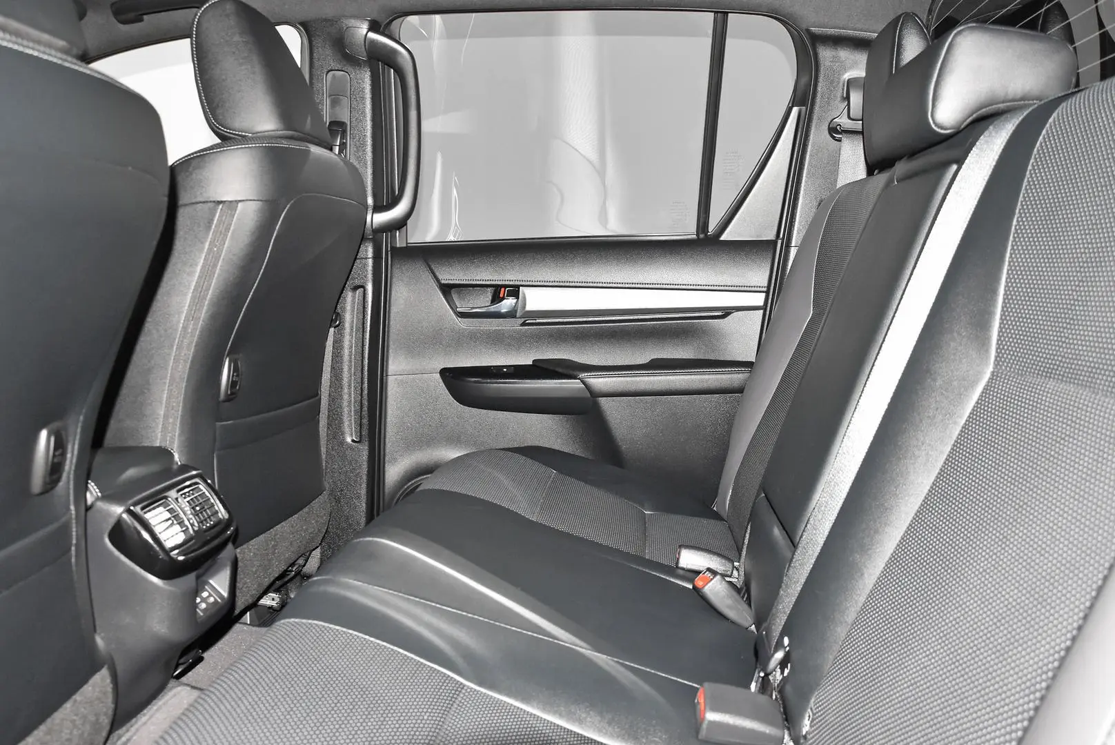 2024 Toyota Hilux Gallery Image 19