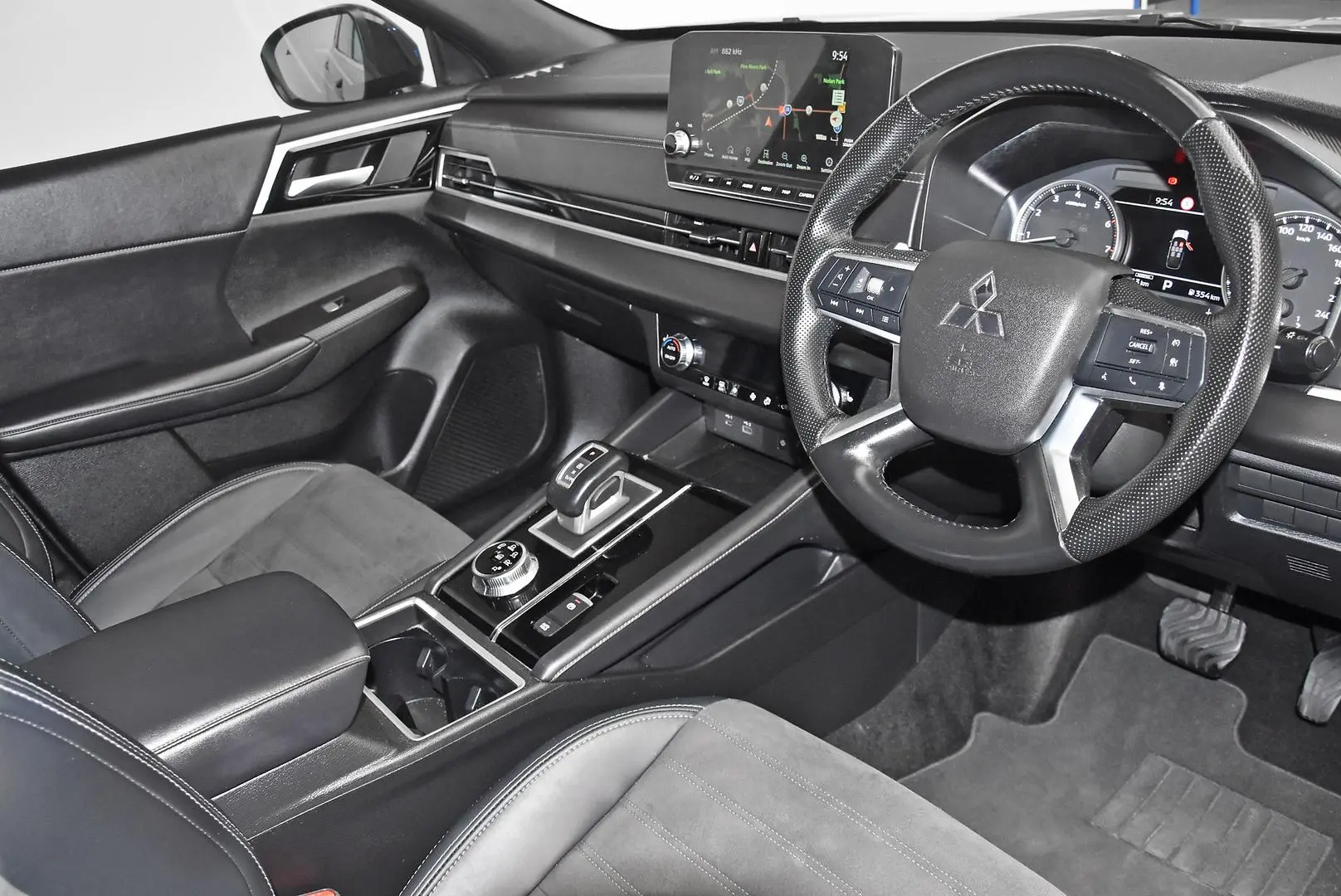 2023 Mitsubishi Outlander Gallery Image 8
