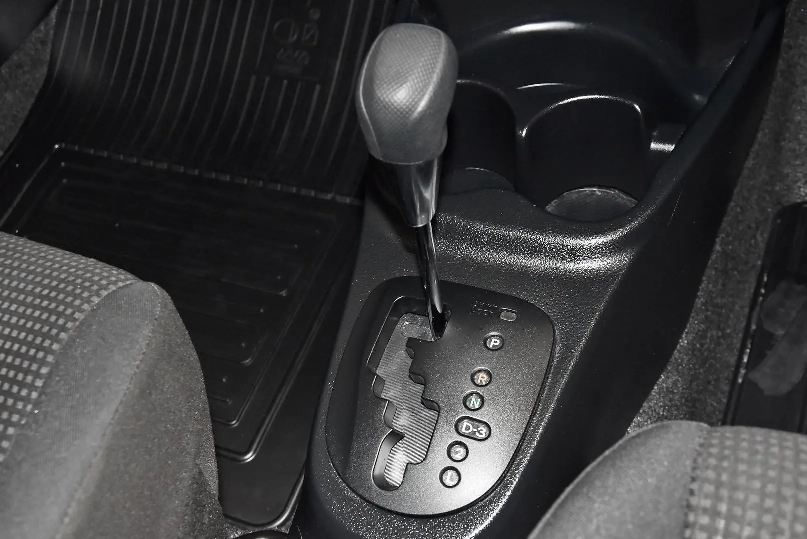 2018 Toyota Yaris Gallery Image 13