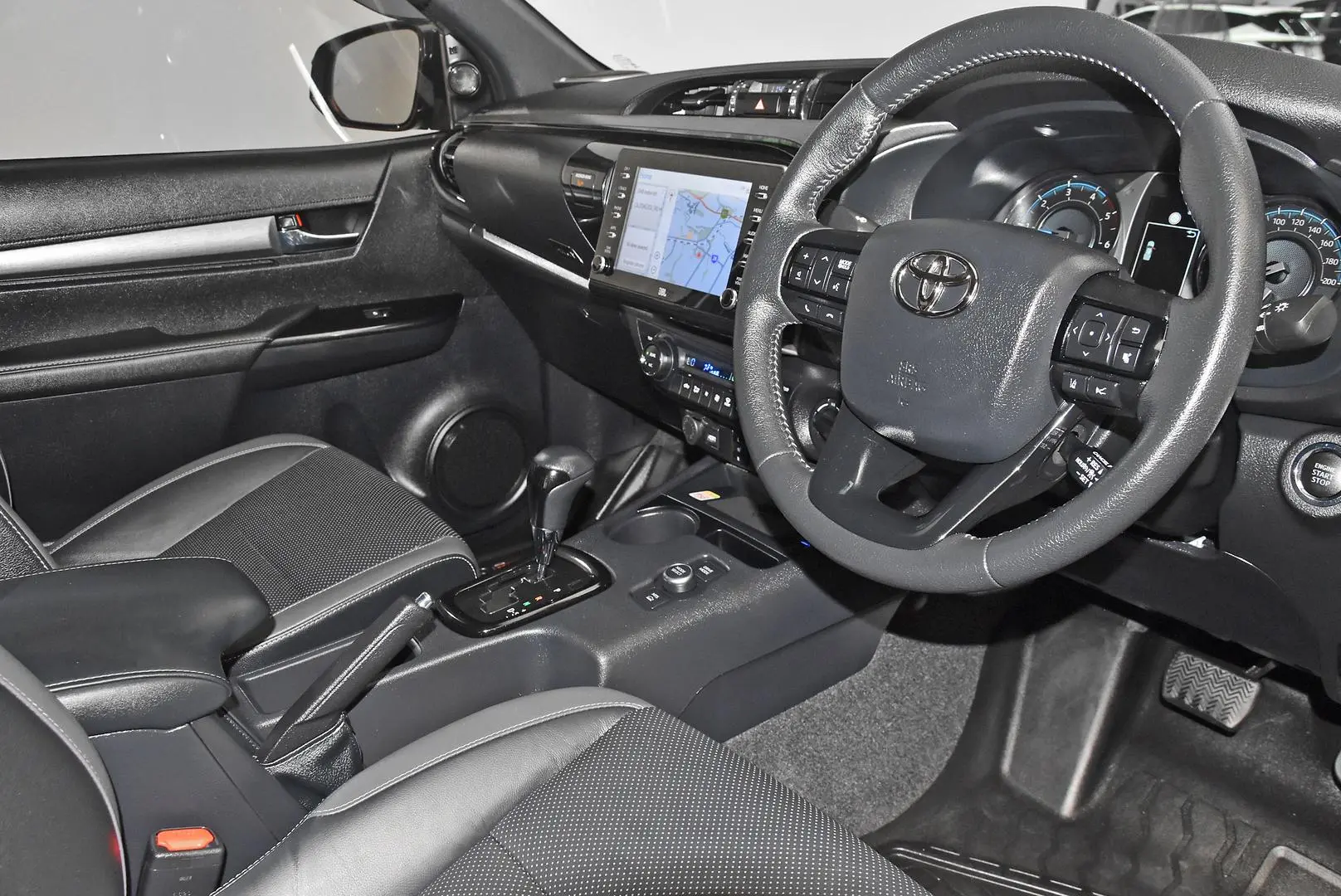 2024 Toyota Hilux Gallery Image 8