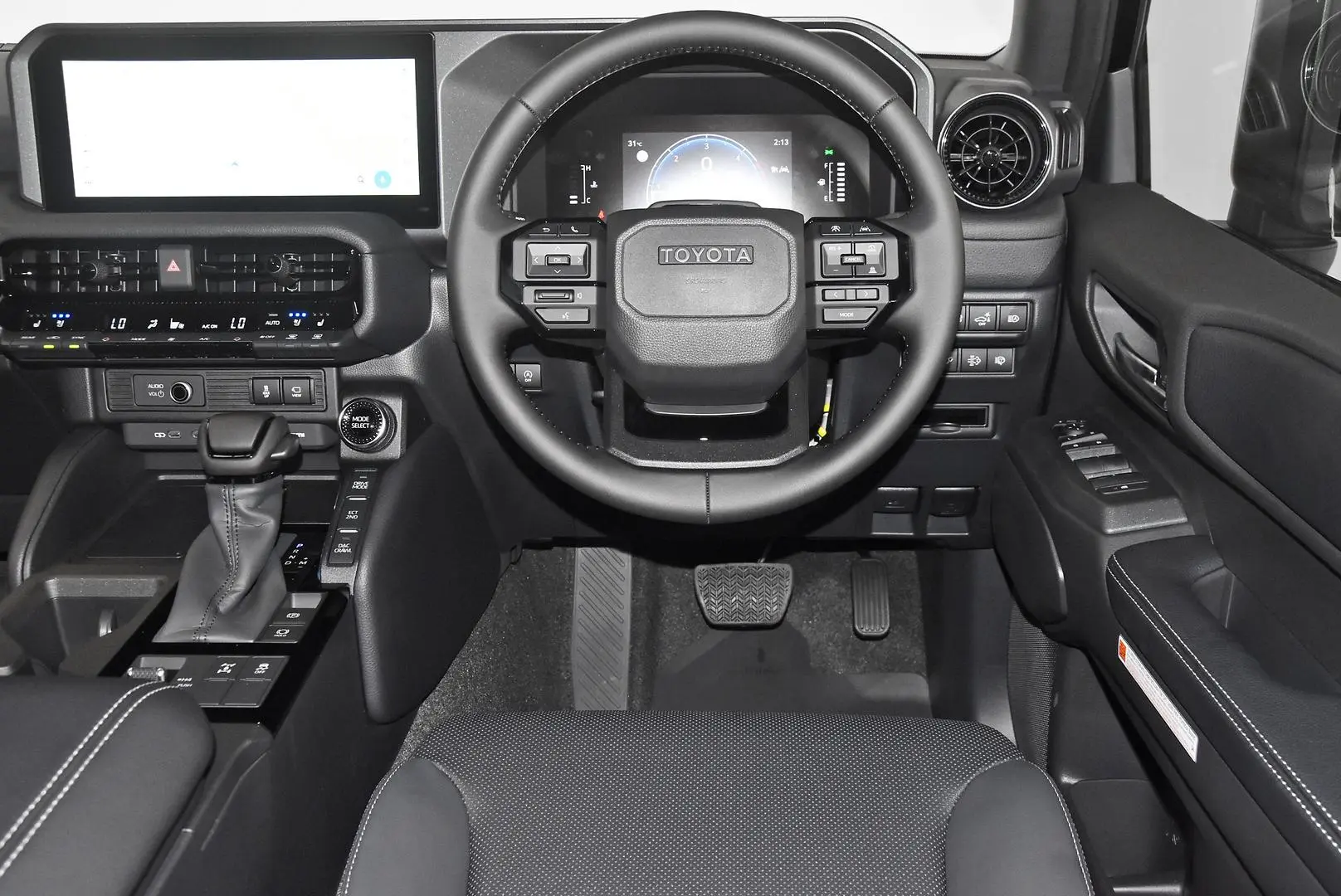 2025 Toyota Landcruiser Prado Gallery Image 13