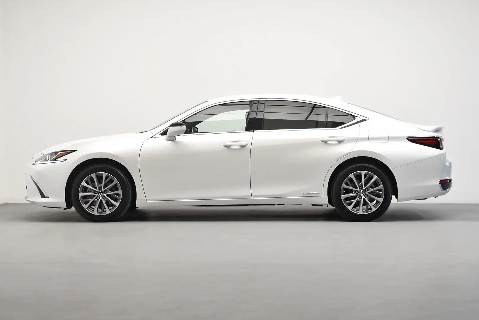 2022 Lexus ES Gallery Image 4