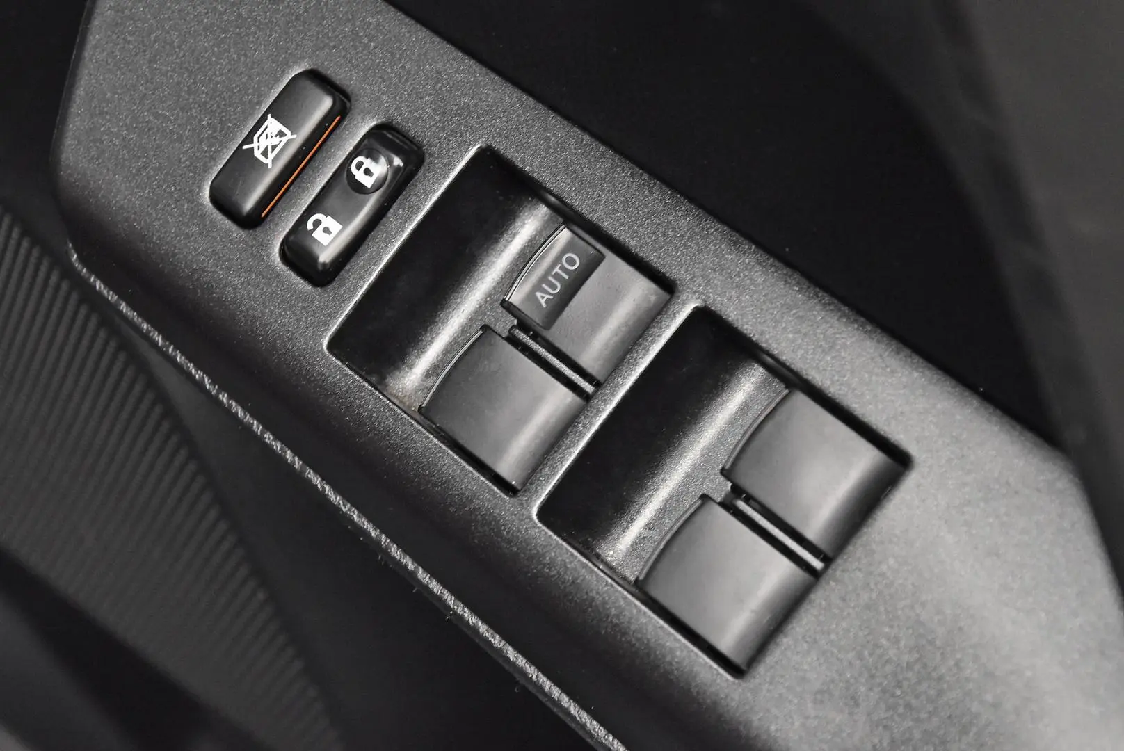 2018 Toyota RAV4 Gallery Image 9