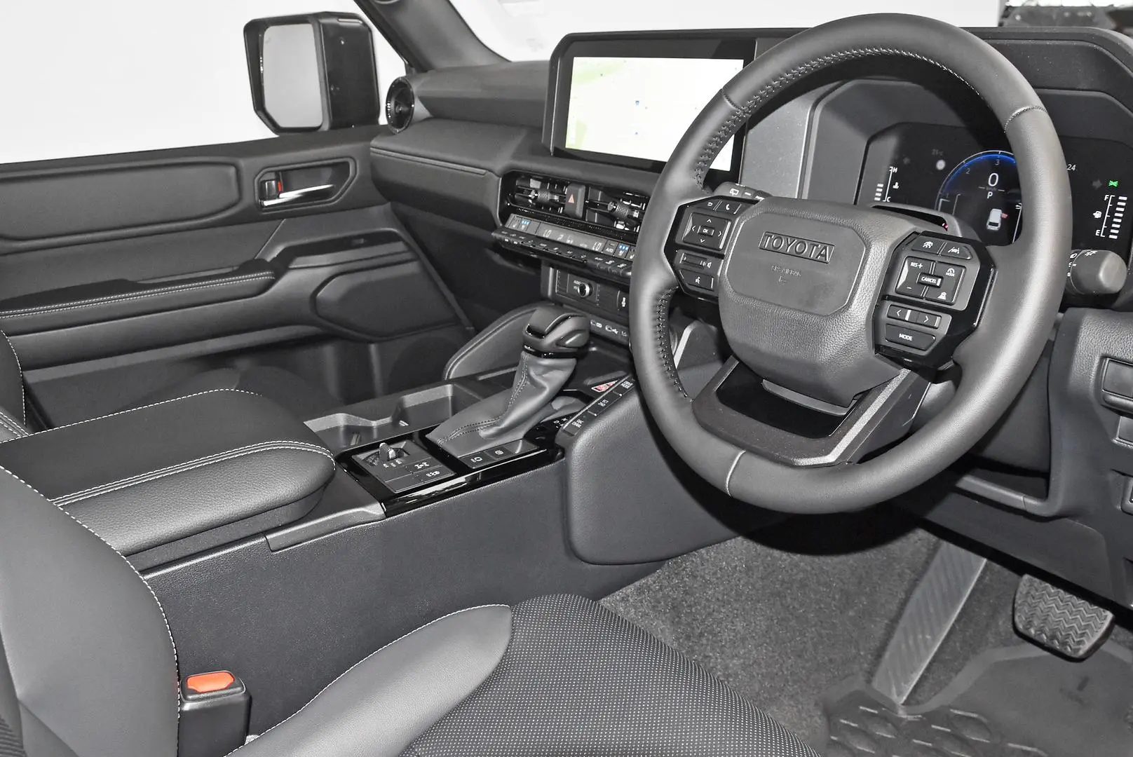 2025 Toyota Landcruiser Prado Gallery Image 7