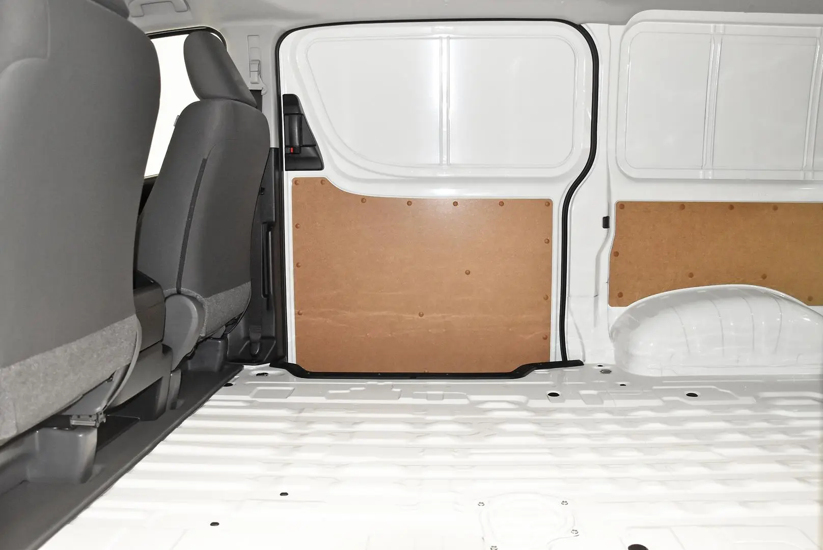 2025 Toyota Hiace Gallery Image 18