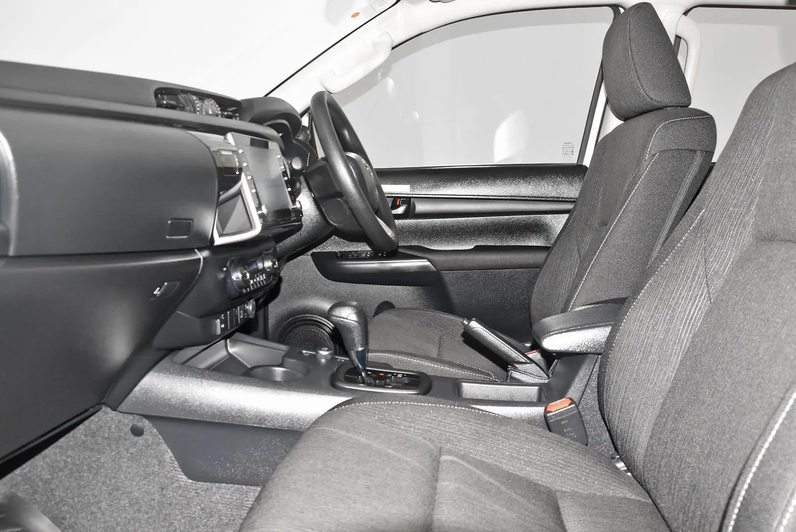 2025 Toyota Hilux Gallery Image 18