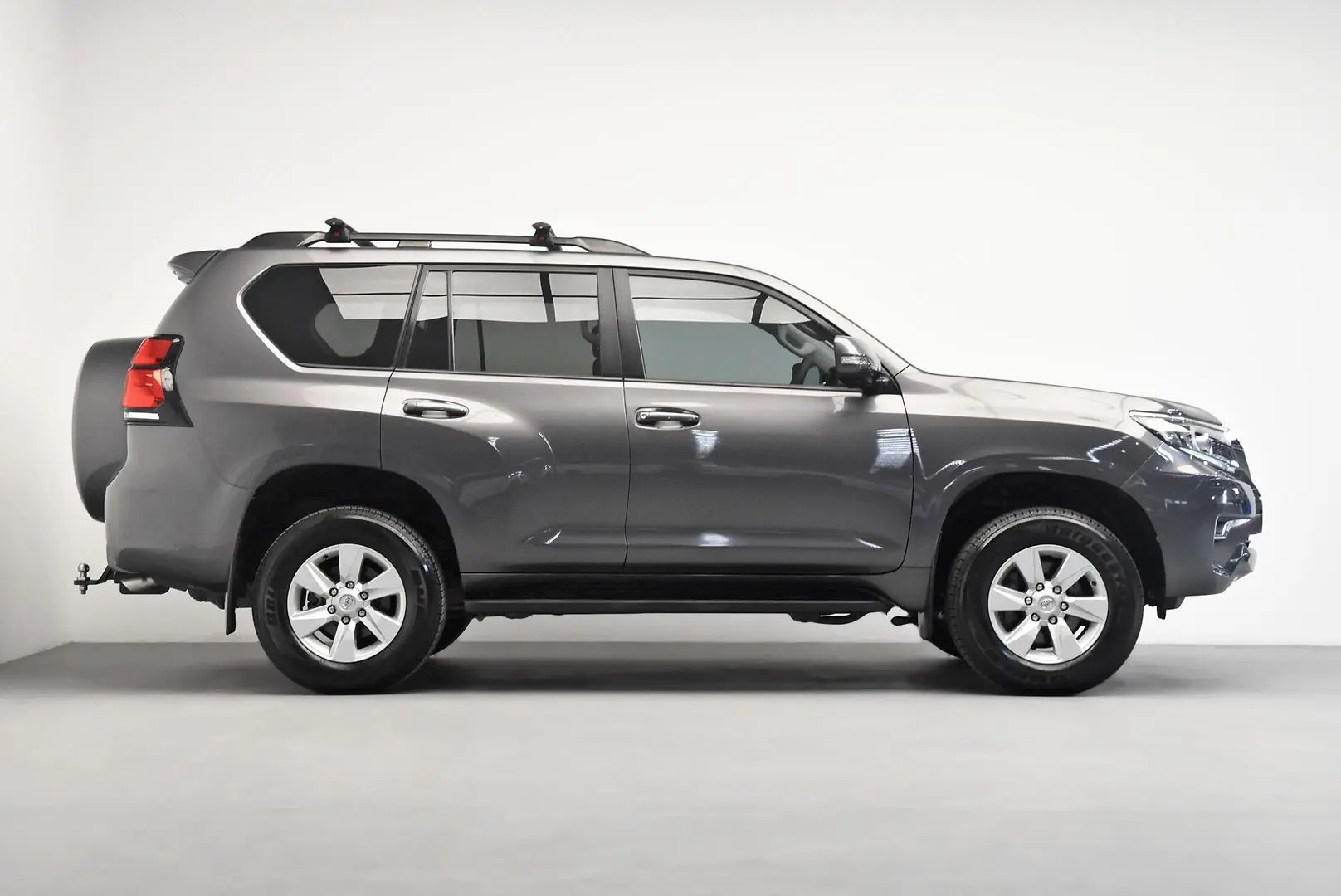 2021 Toyota Landcruiser Prado Gallery Image 3