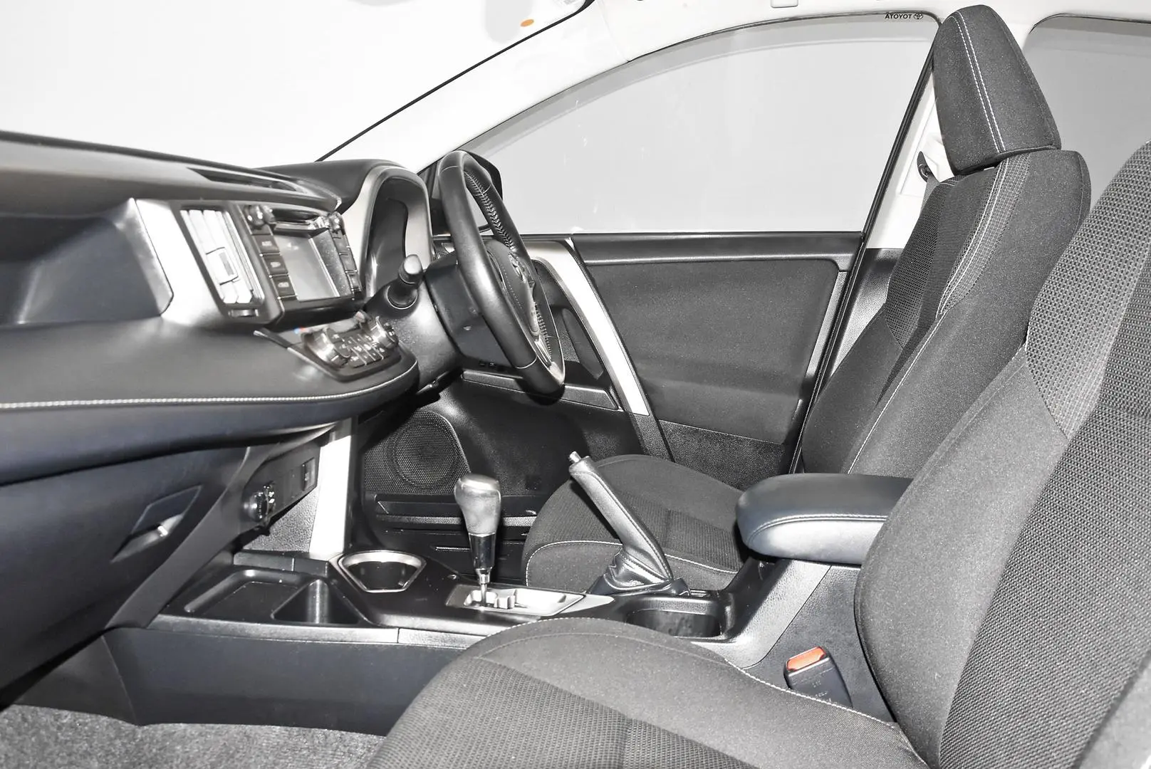 2018 Toyota RAV4 Gallery Image 17