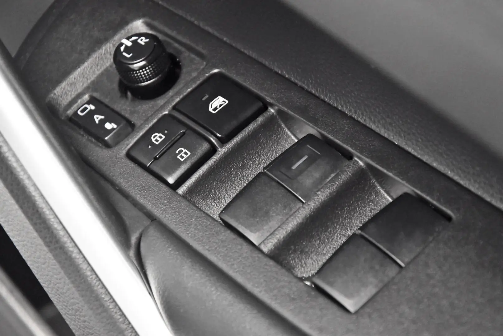 2024 Toyota Corolla Cross Gallery Image 9