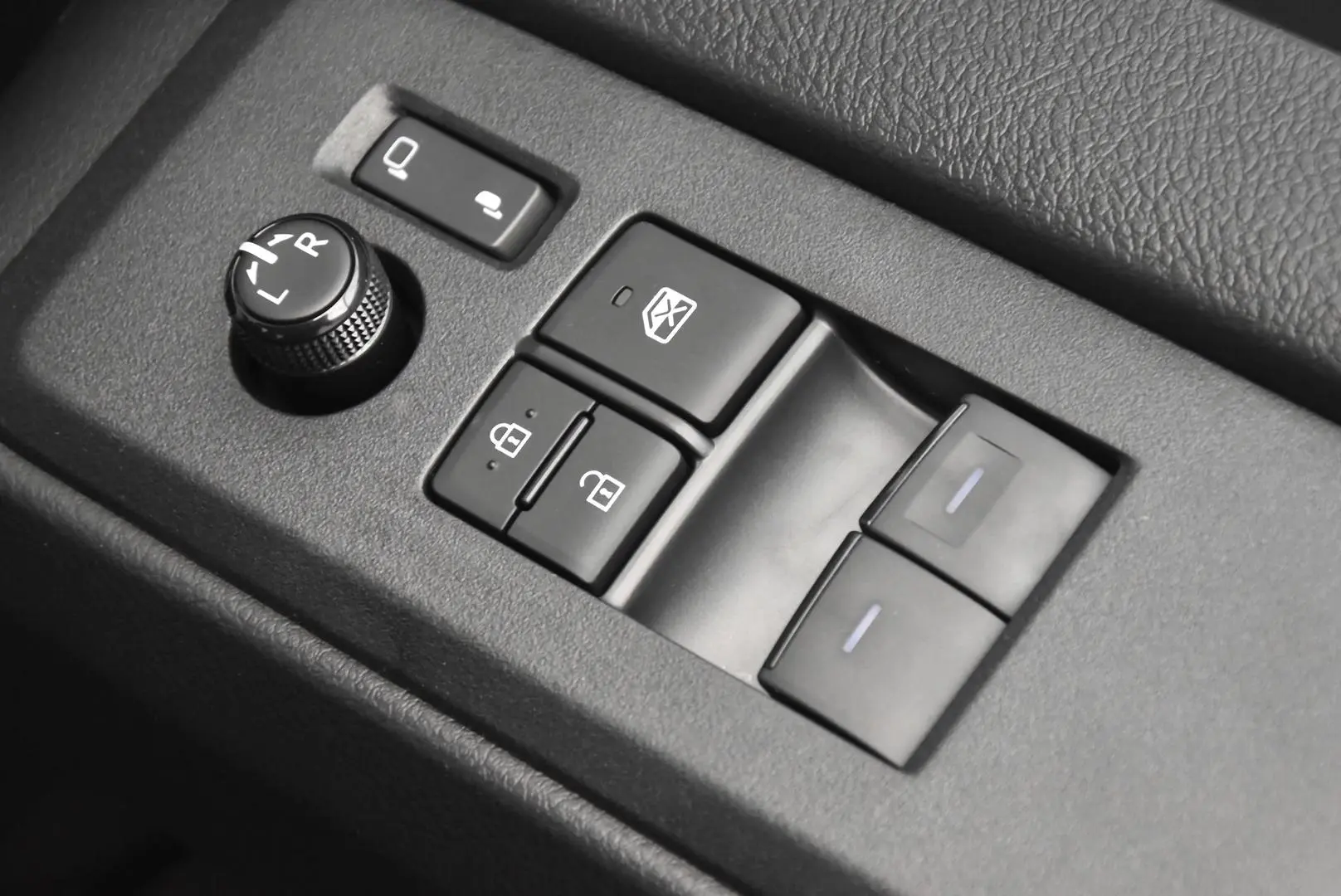 2025 Toyota Hiace Gallery Image 9