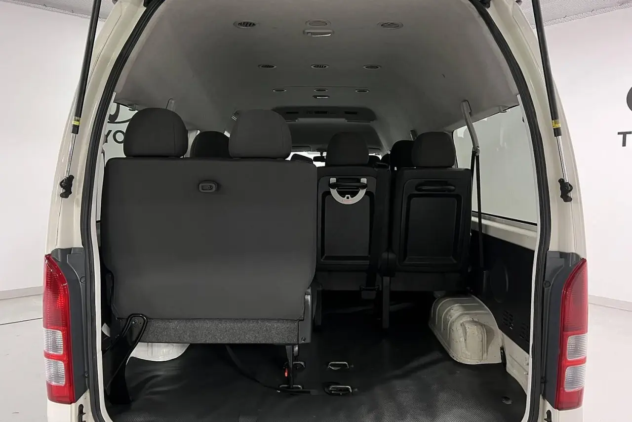 2019 Toyota Hiace Gallery Image 11