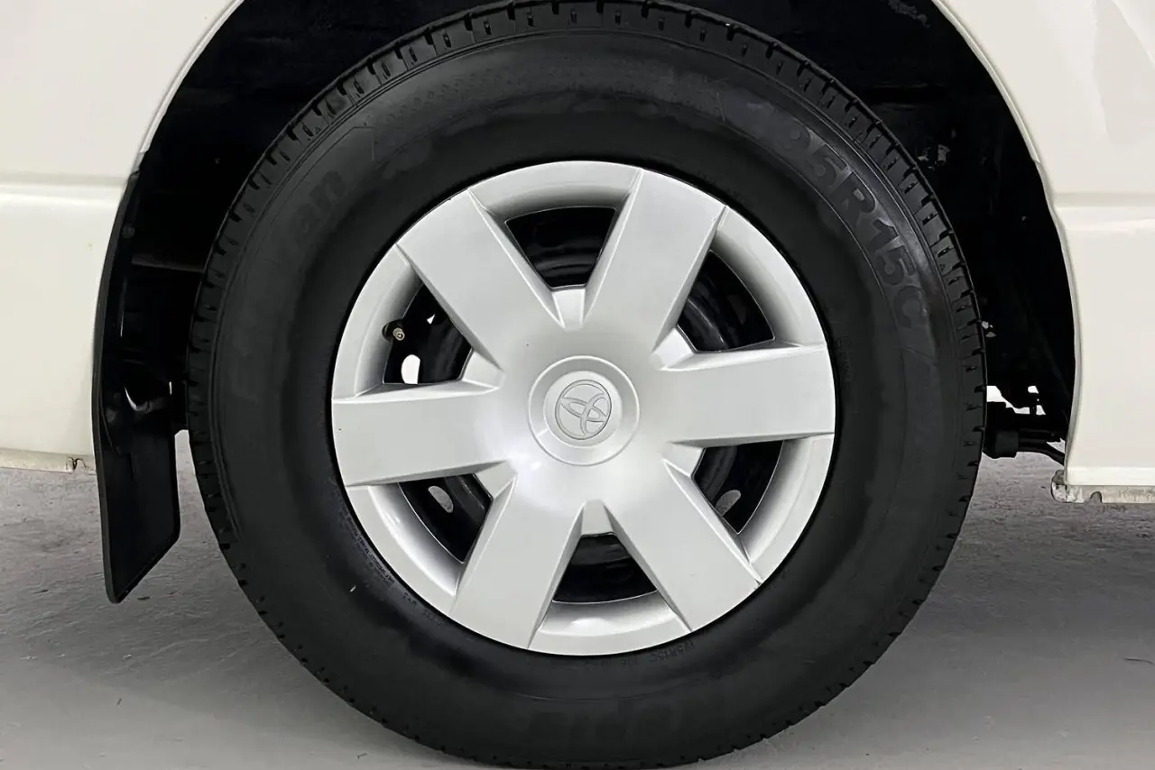 2019 Toyota Hiace Gallery Image 5