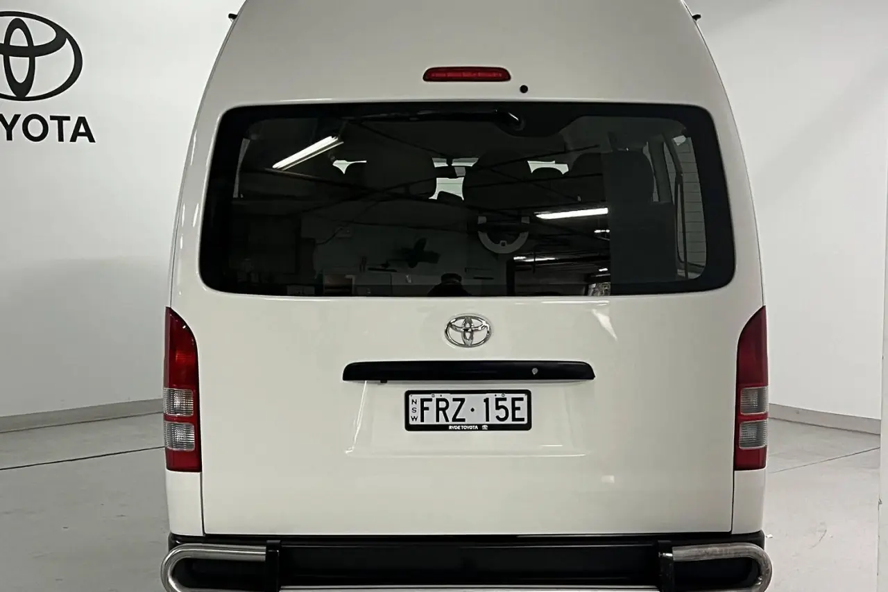 2019 Toyota Hiace Gallery Image 7