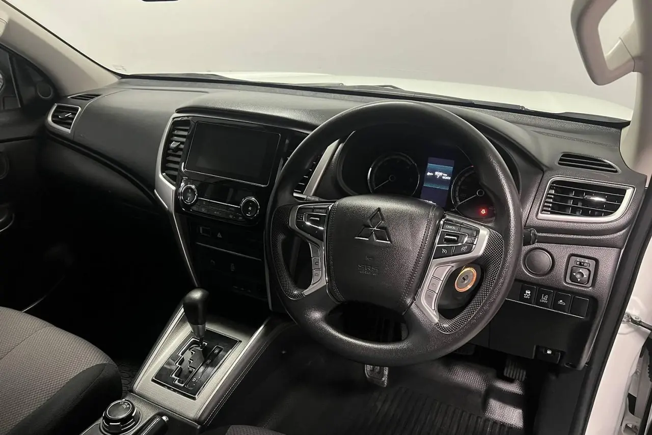 2021 Mitsubishi Triton Gallery Image 10