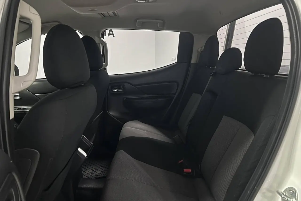 2021 Mitsubishi Triton Gallery Image 14