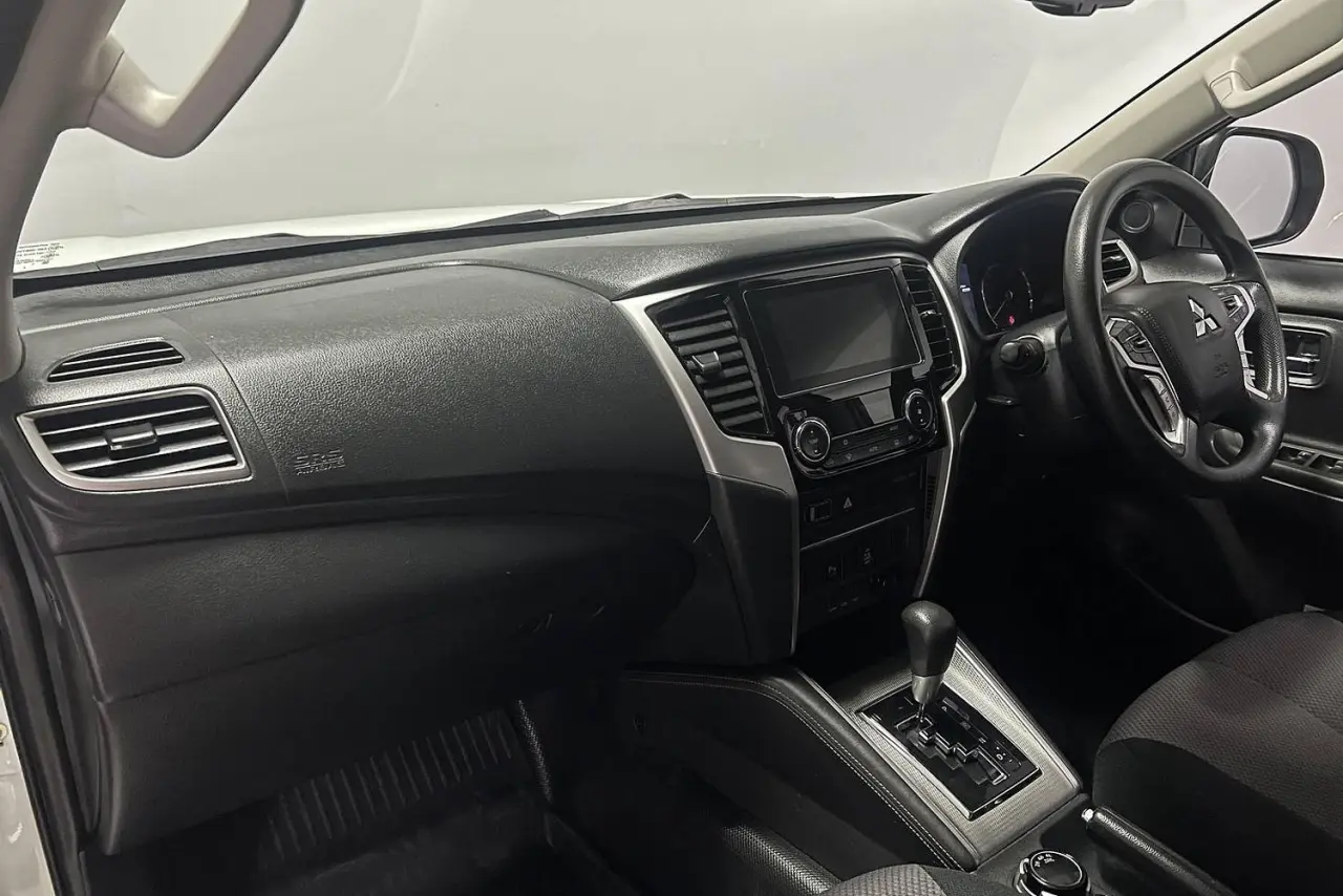 2021 Mitsubishi Triton Gallery Image 15