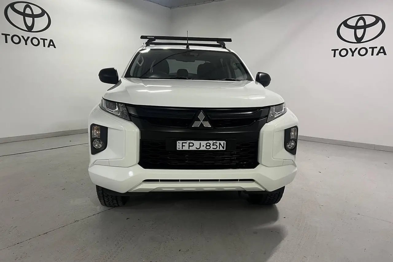 2021 Mitsubishi Triton Gallery Image 2