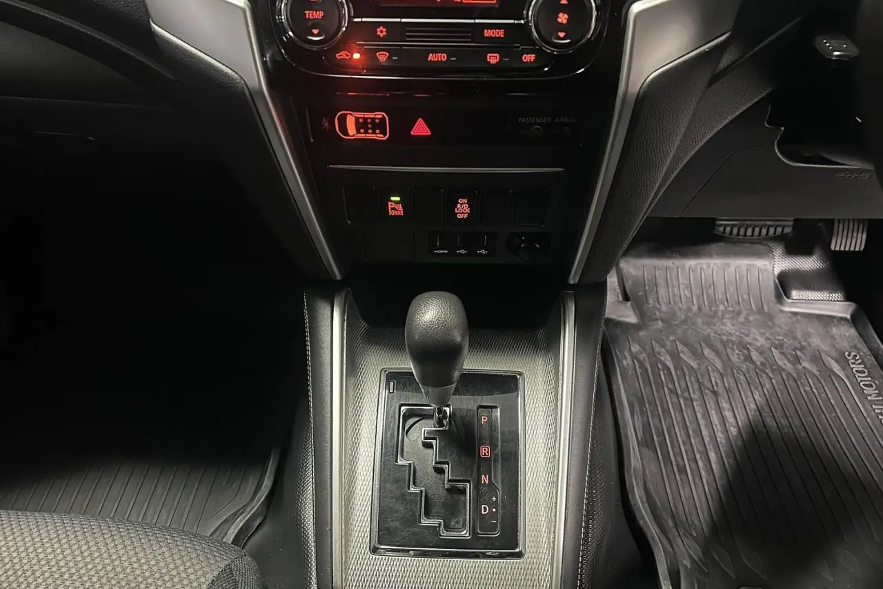 2021 Mitsubishi Triton Gallery Image 20