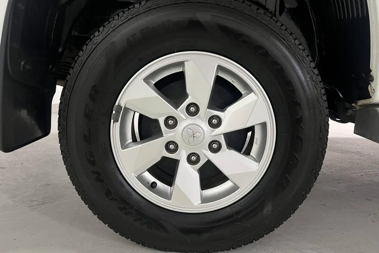 2021 Mitsubishi Triton Gallery Image 5