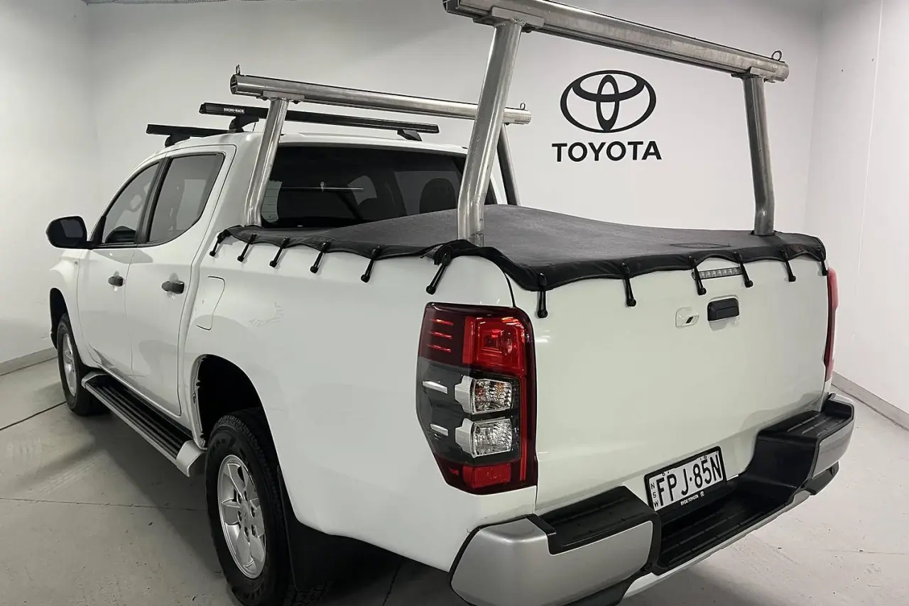 2021 Mitsubishi Triton Gallery Image 8