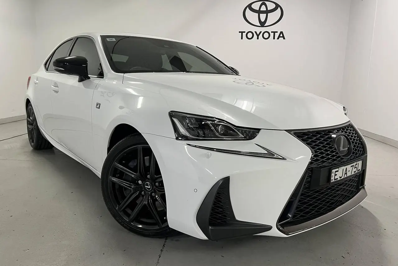 2020 Lexus IS Gallery Image 1