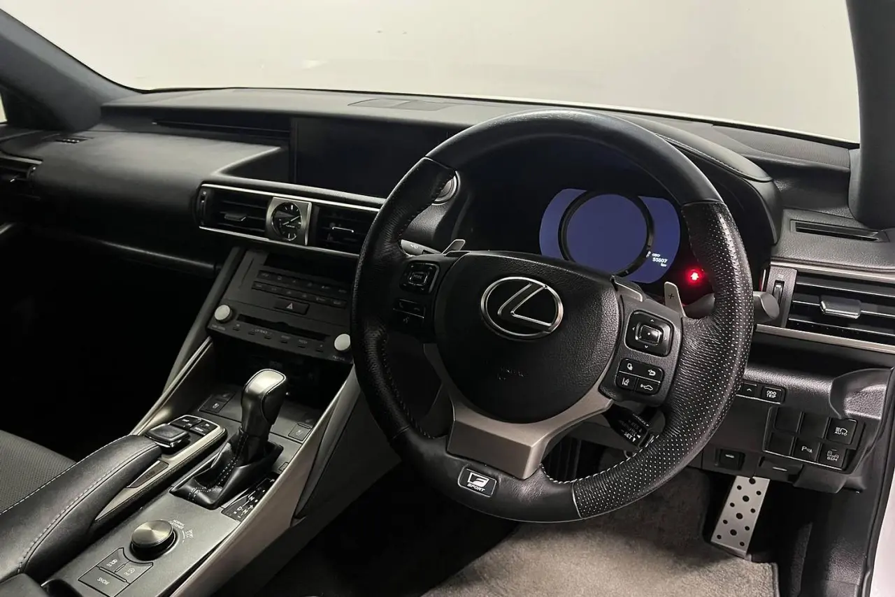 2020 Lexus IS Gallery Image 11