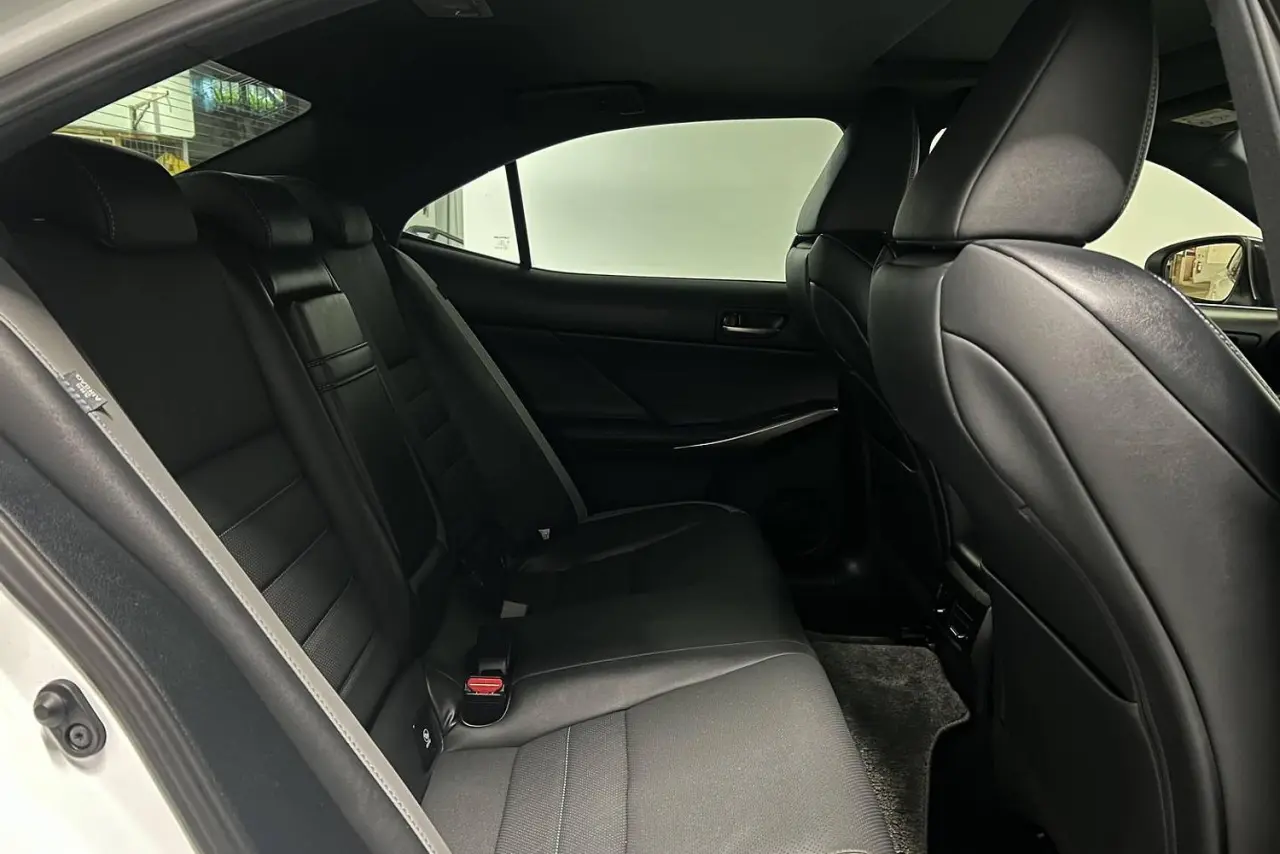 2020 Lexus IS Gallery Image 12