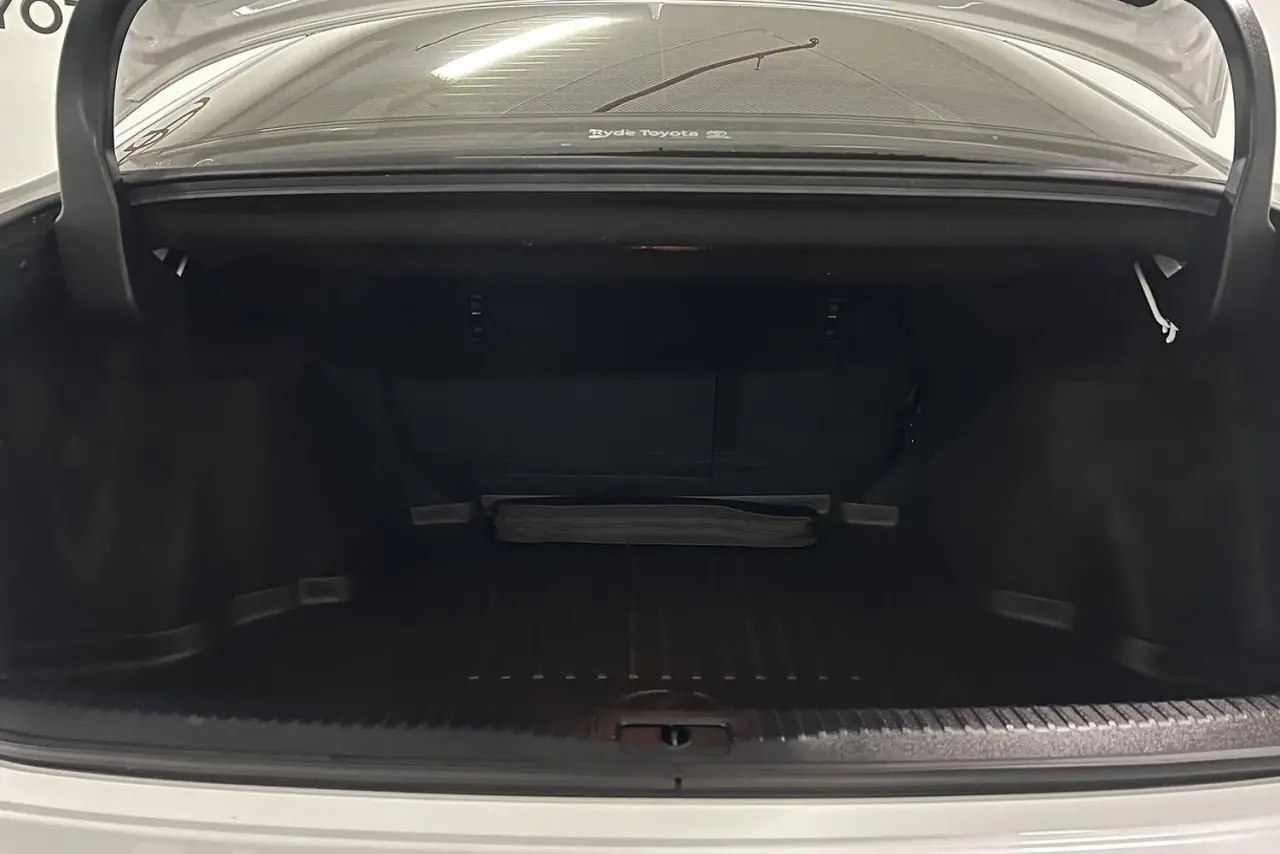 2020 Lexus IS Gallery Image 13