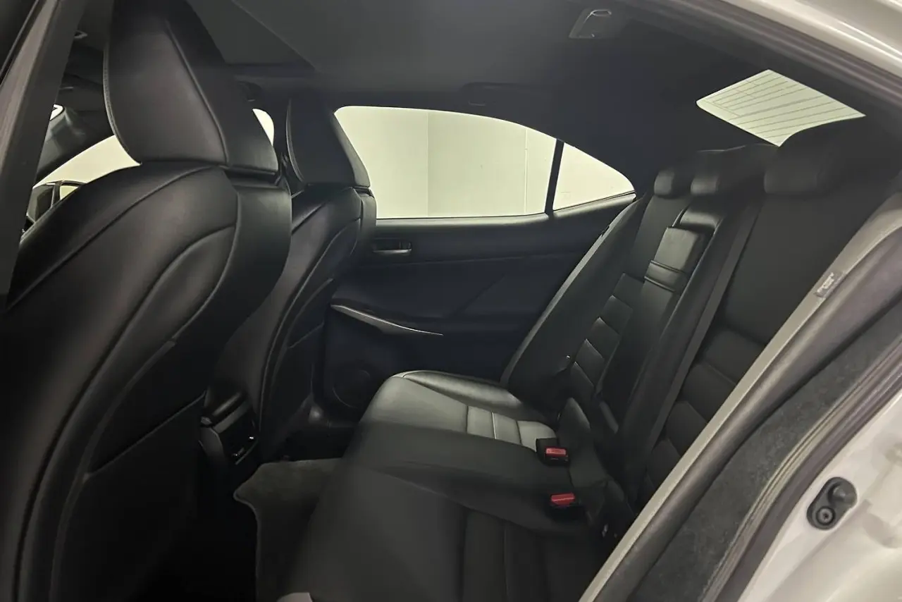 2020 Lexus IS Gallery Image 14