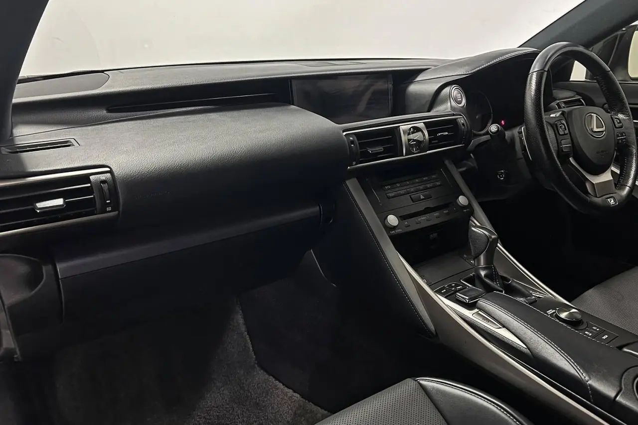 2020 Lexus IS Gallery Image 15