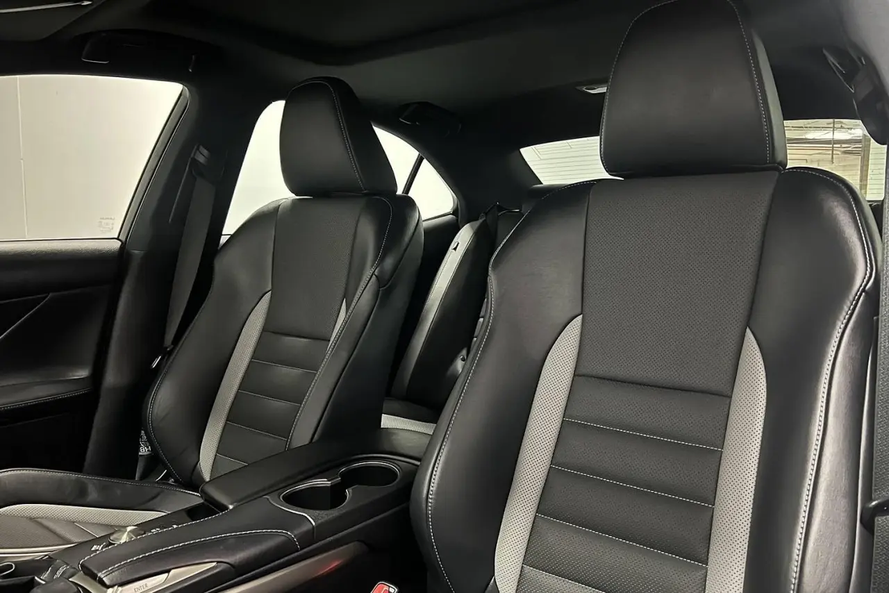 2020 Lexus IS Gallery Image 16