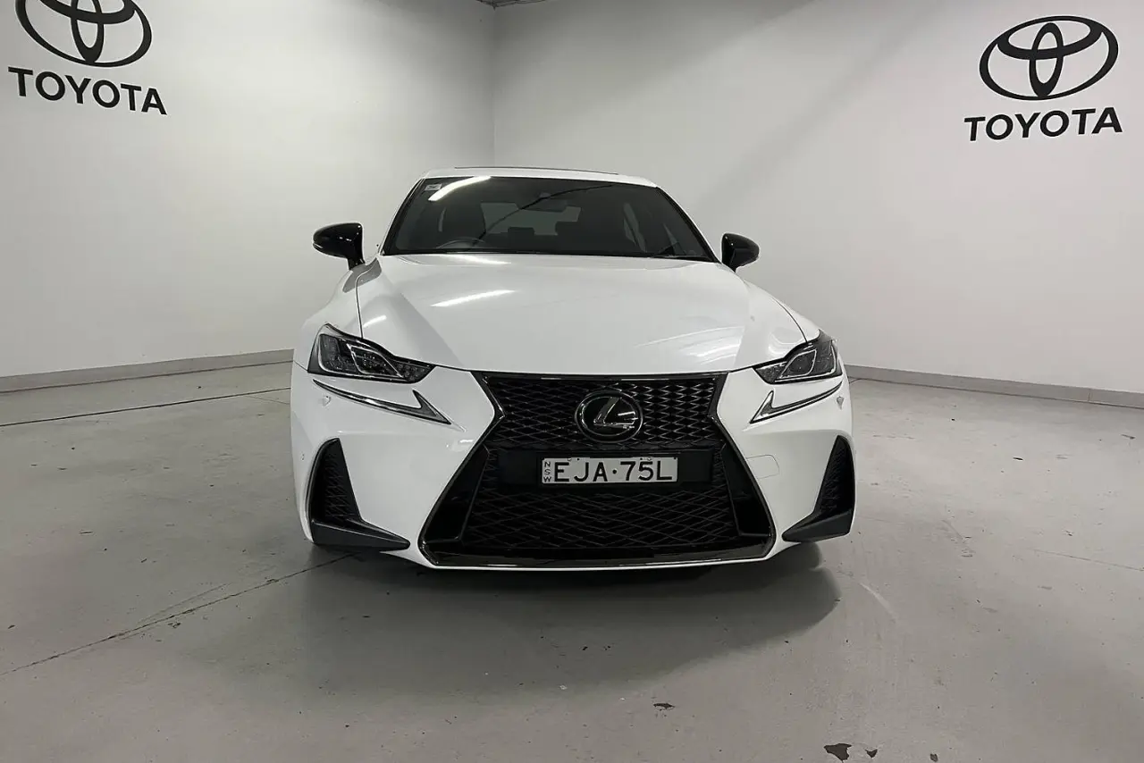 2020 Lexus IS Gallery Image 2