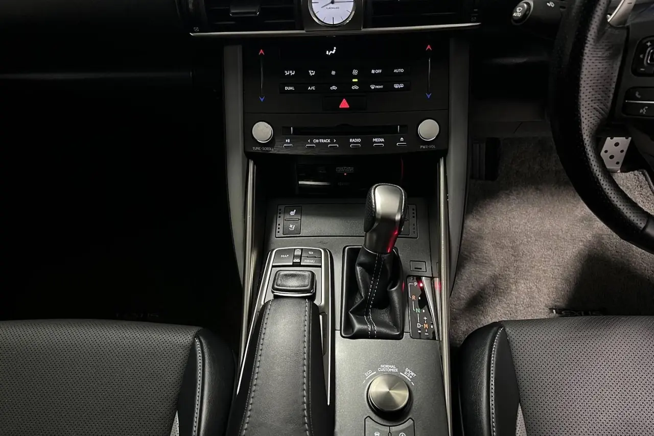 2020 Lexus IS Gallery Image 20