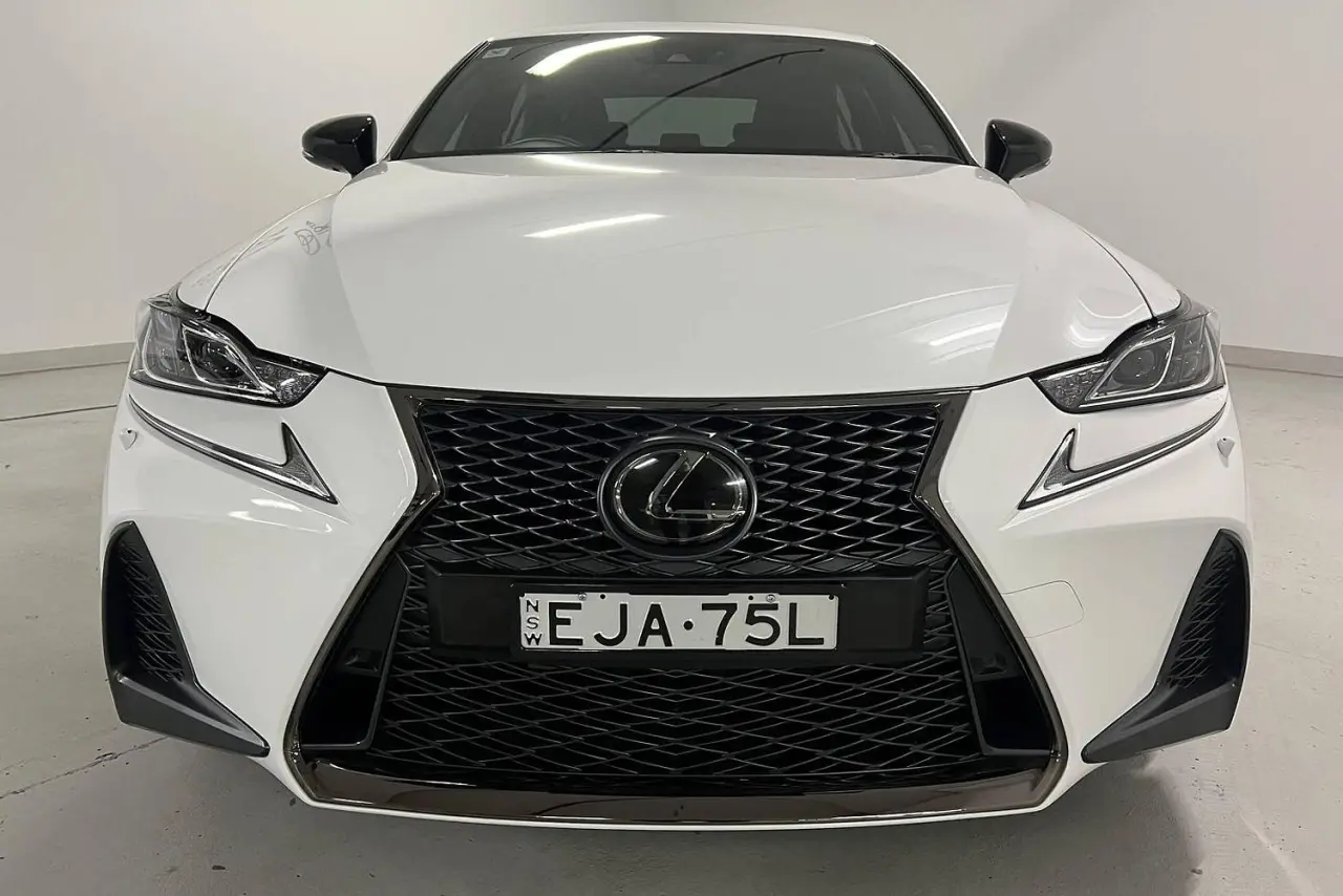 2020 Lexus IS Gallery Image 3