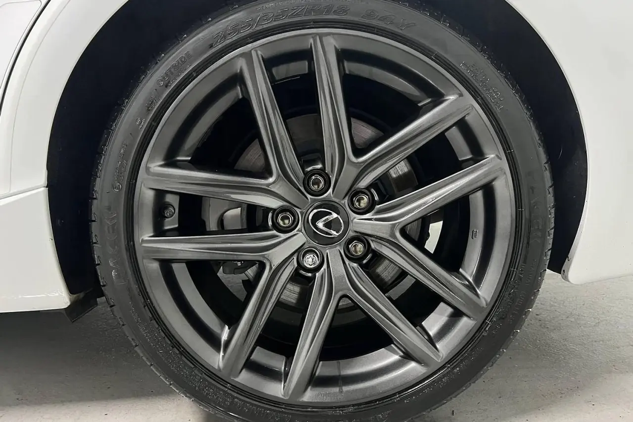 2020 Lexus IS Gallery Image 5