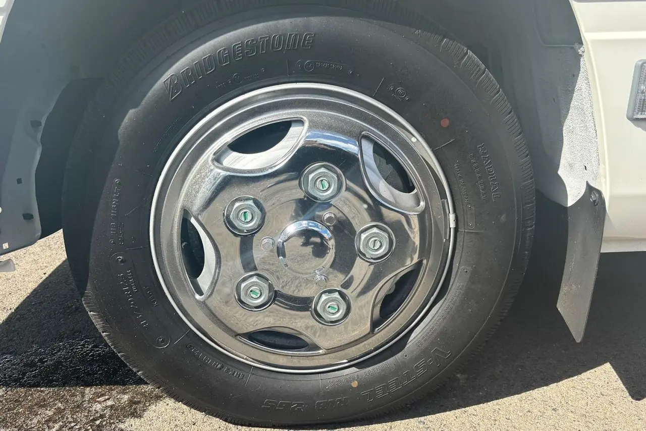 2025 Toyota Coaster Gallery Image 9