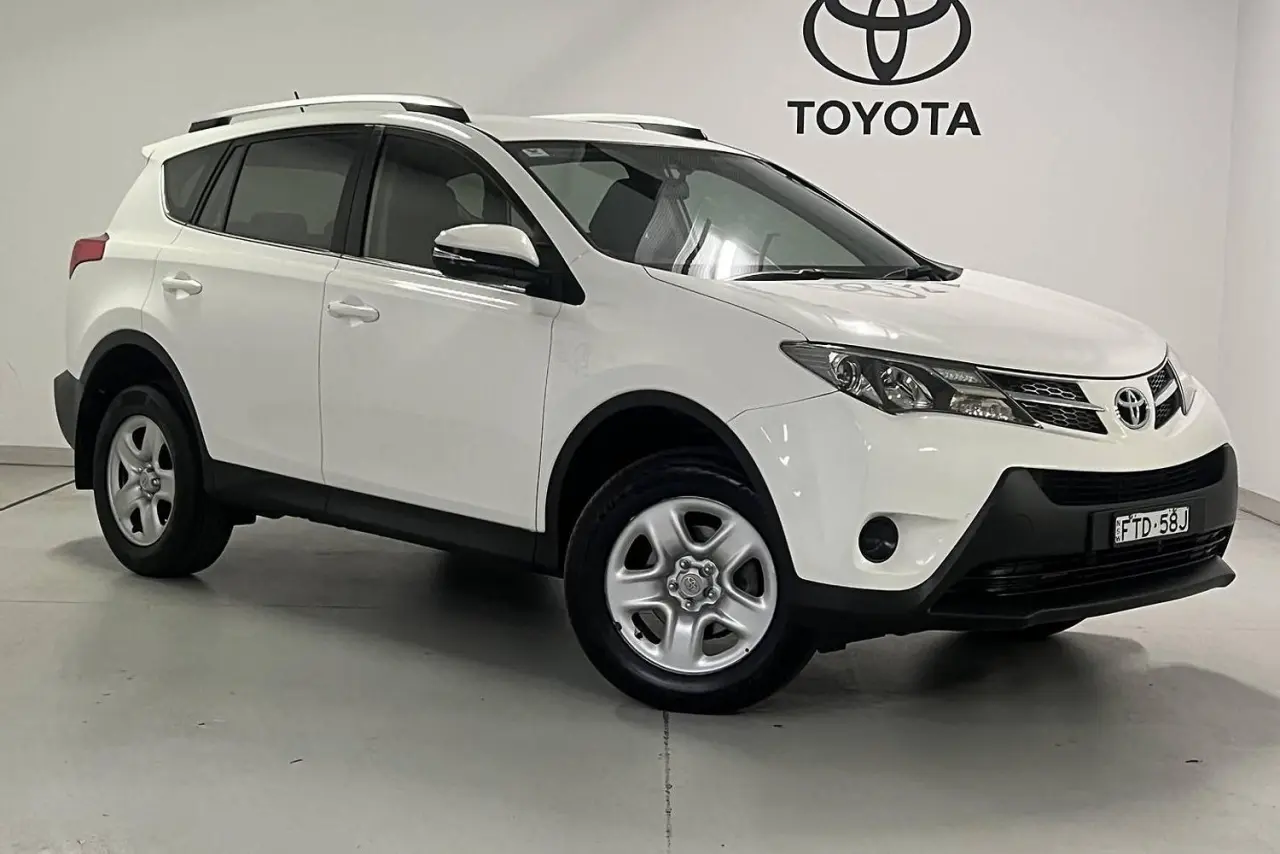 2015 Toyota RAV4 Gallery Image 1