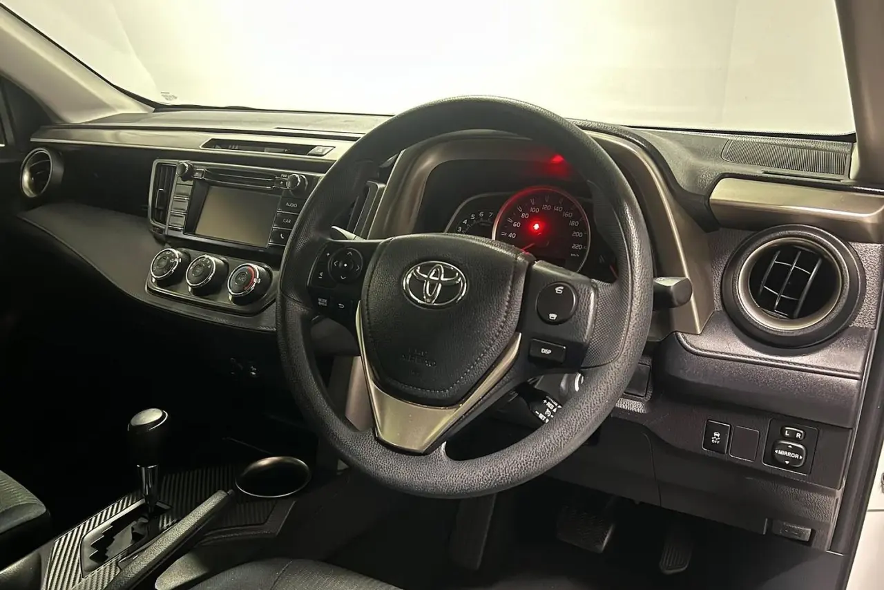 2015 Toyota RAV4 Gallery Image 10